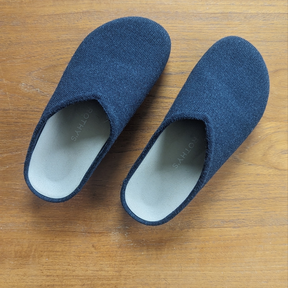 Rothy's casual clog in soft black